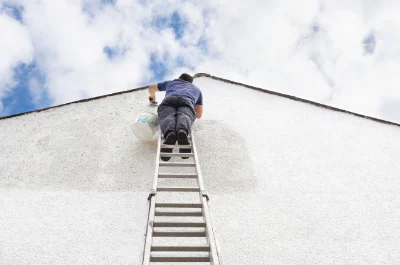 Peinture extérieure à Couvains — façades et ravalement