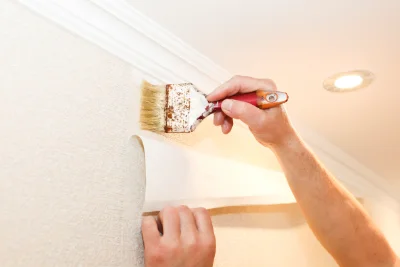 Pose de papier peint à Couvains — revêtements muraux et toiles de verre